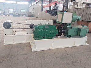 Metal sheet flattening conveyor